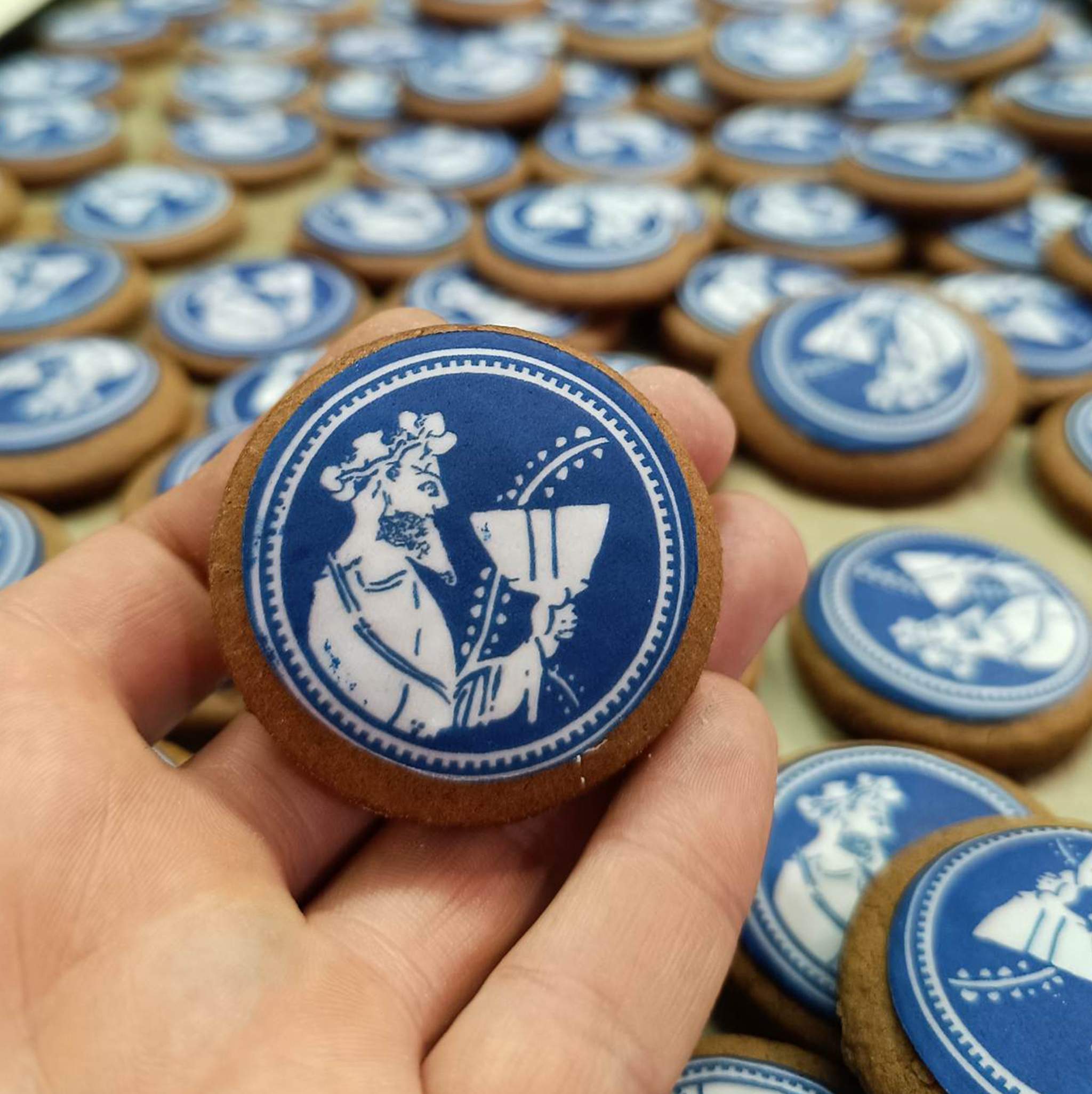     
            Circle cookie with logo
    